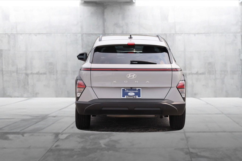 Hyundai Kona Vehicle Image 06