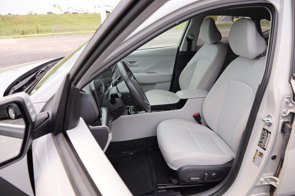 Hyundai Kona Vehicle Image 08