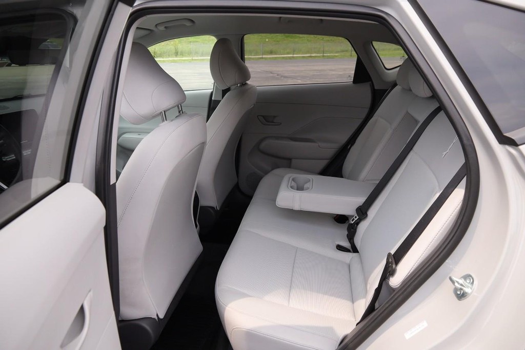 Hyundai Kona Vehicle Image 09