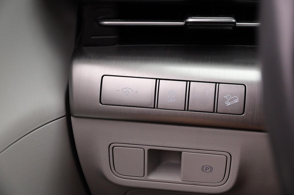 Hyundai Kona Vehicle Image 22
