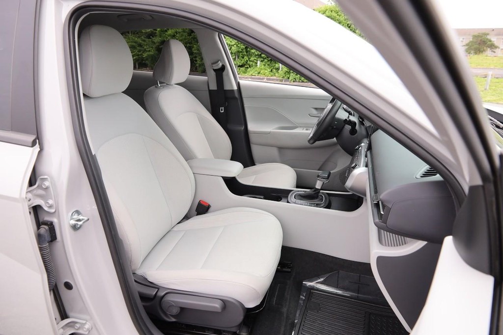 Hyundai Kona Vehicle Image 28
