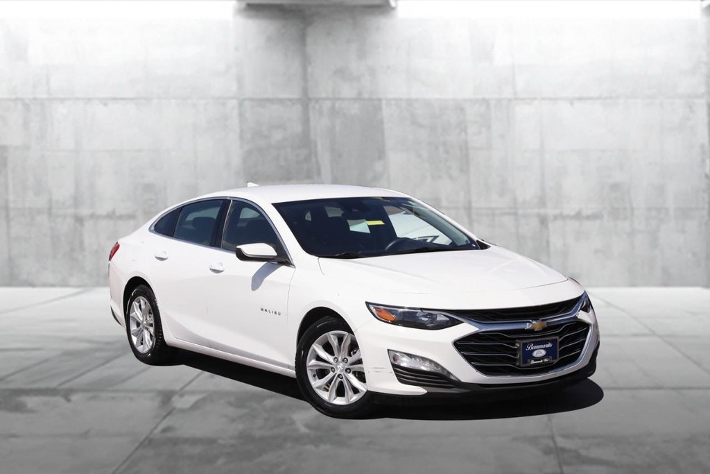 Chevrolet Malibu Vehicle Full-screen Gallery Image 2
