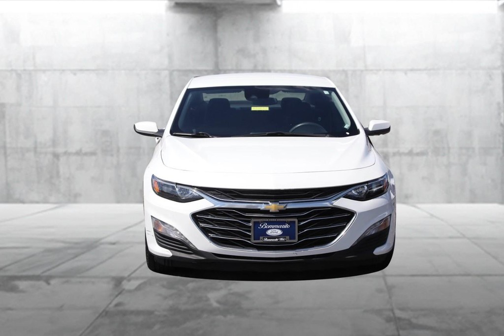 Chevrolet Malibu Vehicle Full-screen Gallery Image 4
