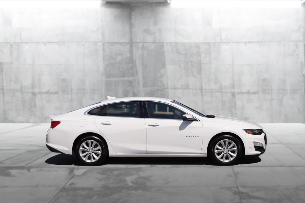 Chevrolet Malibu Vehicle Full-screen Gallery Image 5