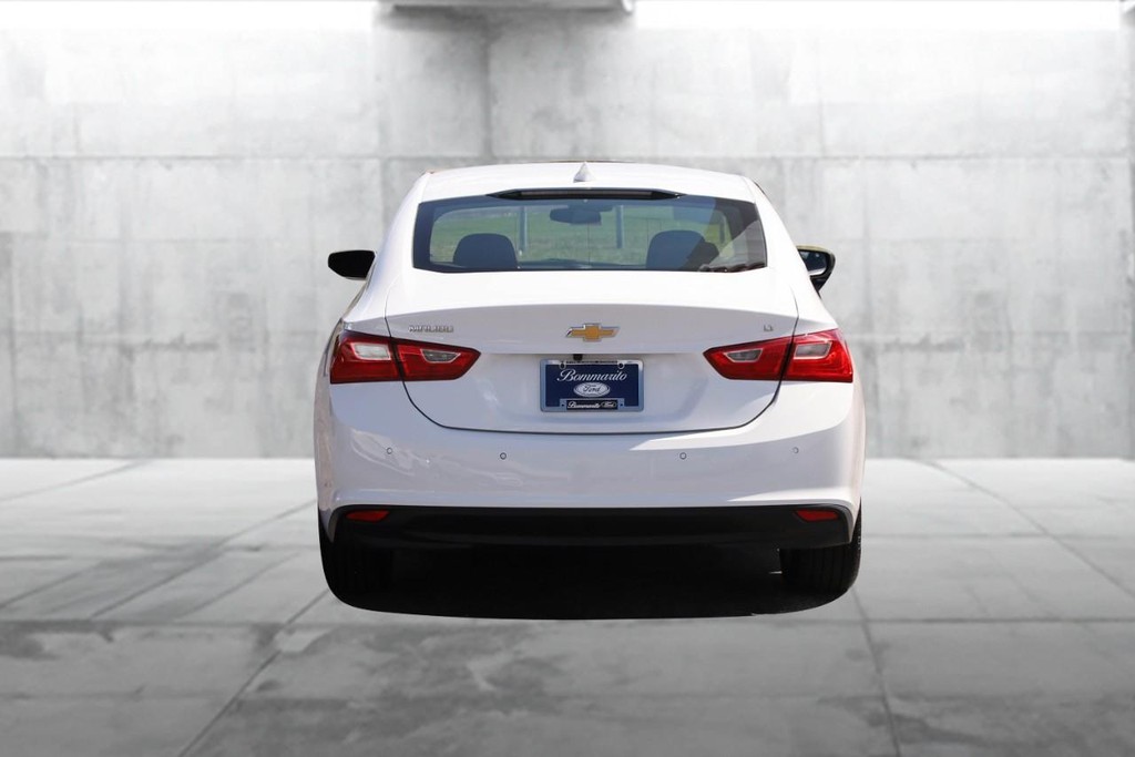 Chevrolet Malibu Vehicle Full-screen Gallery Image 6