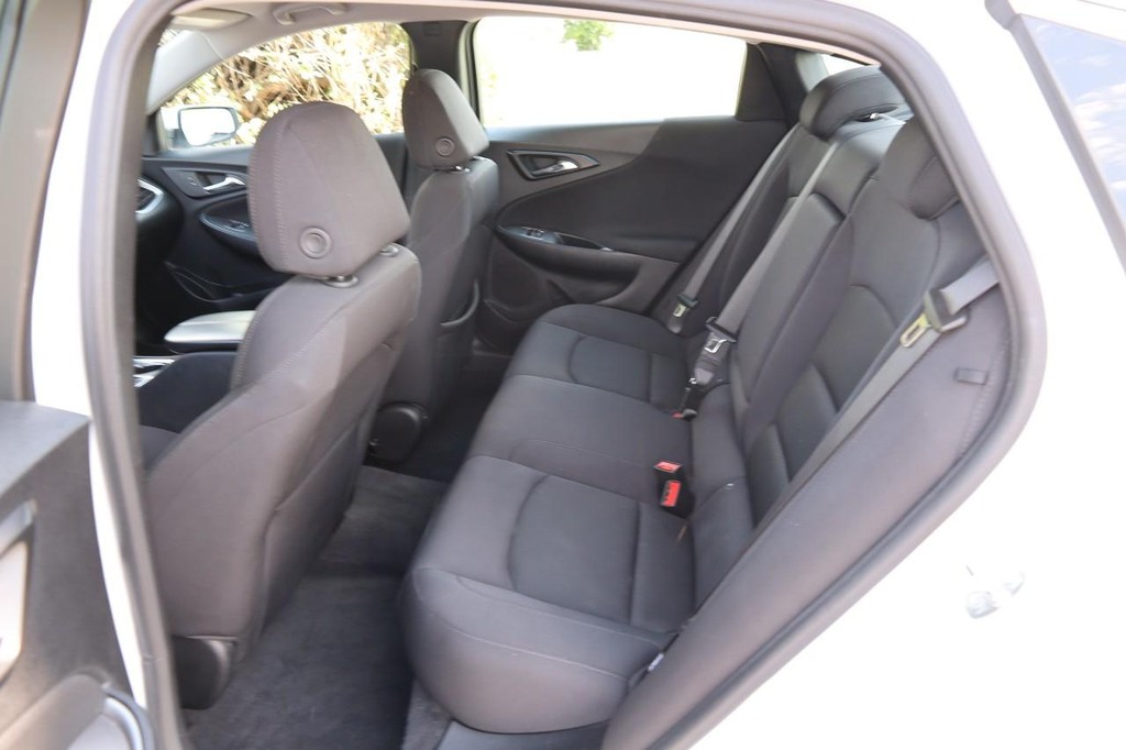 Chevrolet Malibu Vehicle Full-screen Gallery Image 9