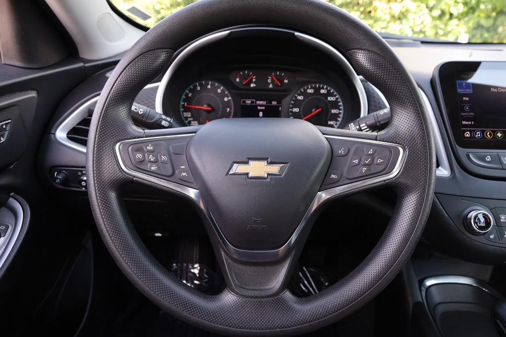 Chevrolet Malibu Vehicle Full-screen Gallery Image 10