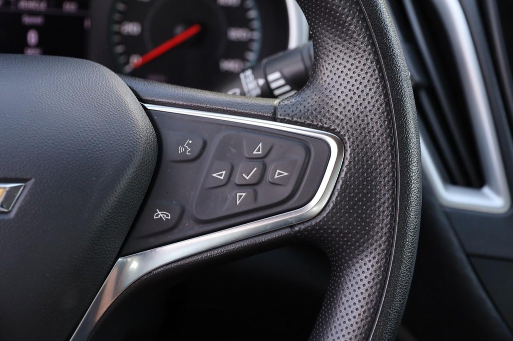 Chevrolet Malibu Vehicle Full-screen Gallery Image 12
