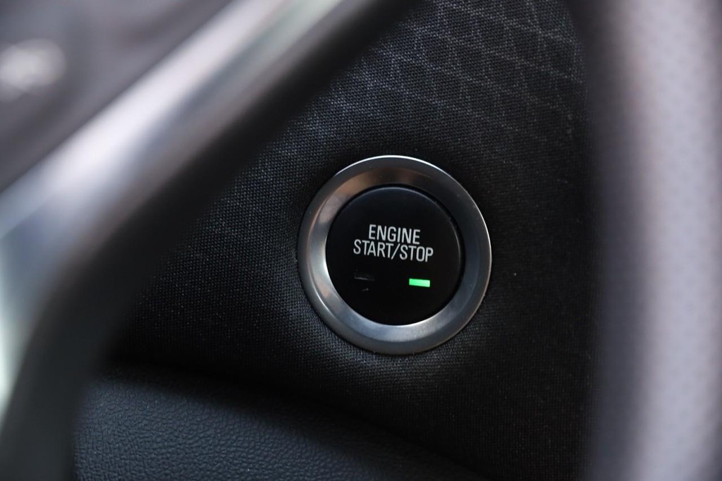 Chevrolet Malibu Vehicle Full-screen Gallery Image 14