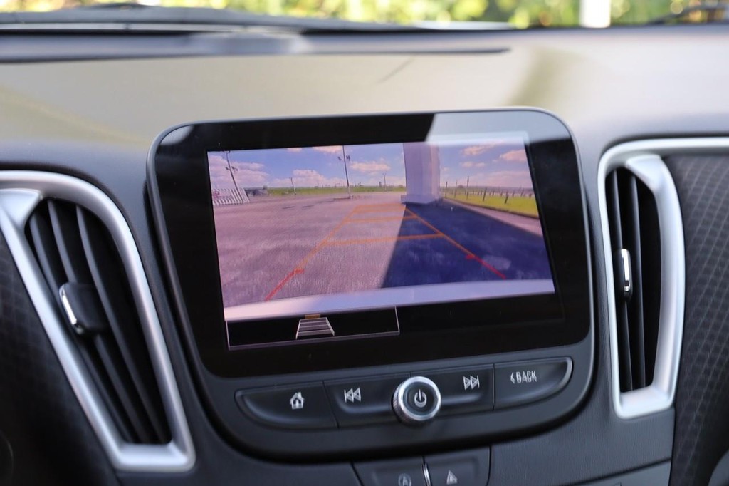 Chevrolet Malibu Vehicle Full-screen Gallery Image 16