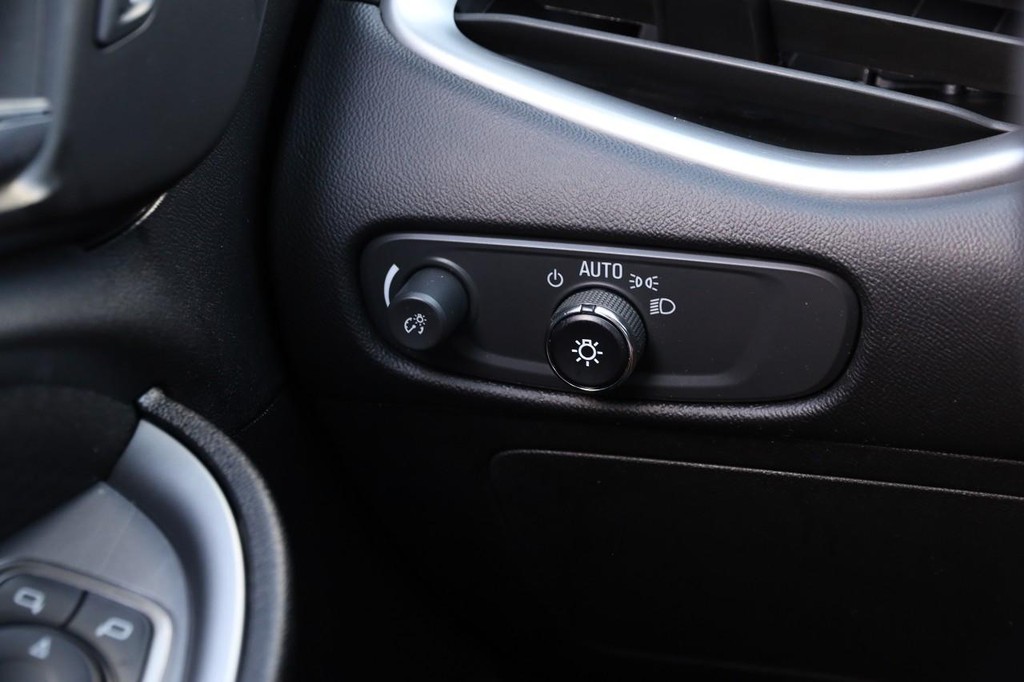 Chevrolet Malibu Vehicle Full-screen Gallery Image 19