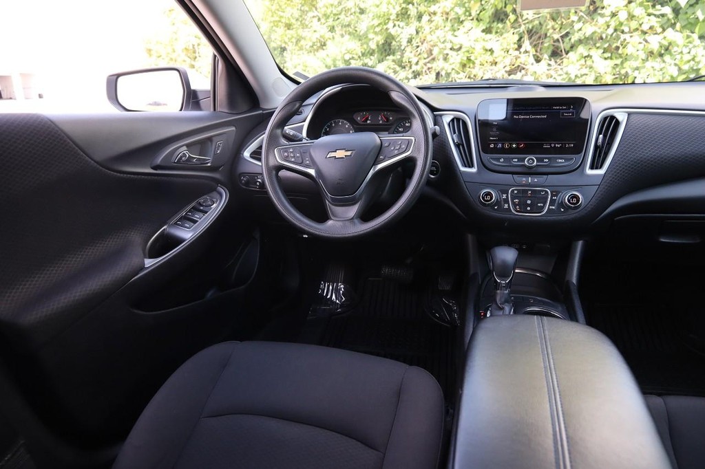 Chevrolet Malibu Vehicle Full-screen Gallery Image 21