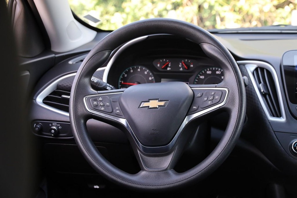 Chevrolet Malibu Vehicle Full-screen Gallery Image 22