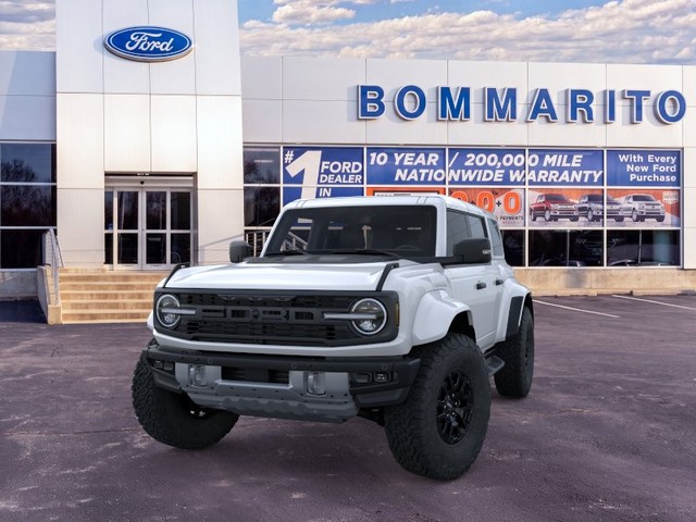 Ford Bronco Vehicle Full-screen Gallery Image 2