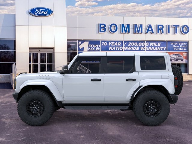 Ford Bronco Vehicle Full-screen Gallery Image 3