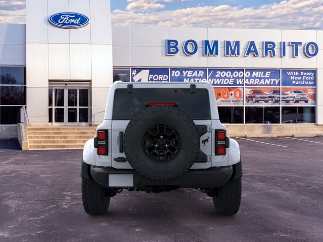 Ford Bronco Vehicle Full-screen Gallery Image 5