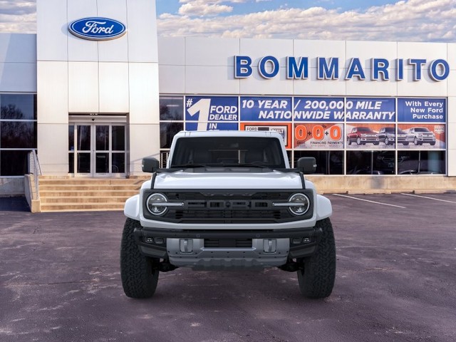 Ford Bronco Vehicle Full-screen Gallery Image 6