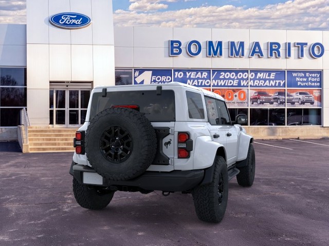 Ford Bronco Vehicle Full-screen Gallery Image 8
