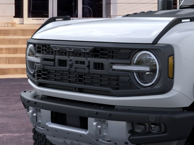 Ford Bronco Vehicle Full-screen Gallery Image 19
