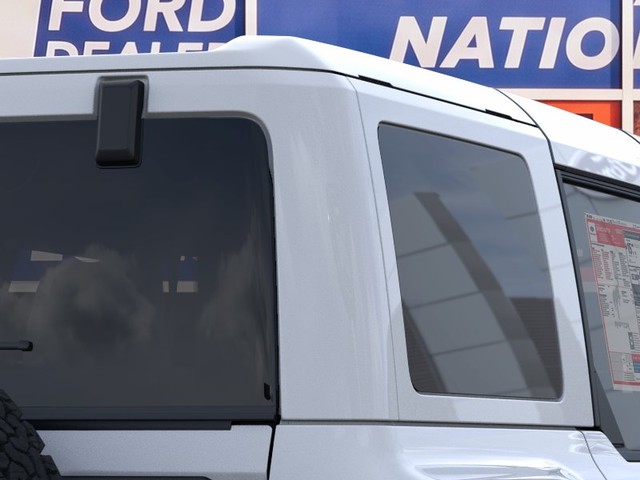 Ford Bronco Vehicle Full-screen Gallery Image 25