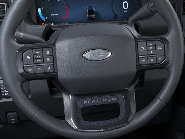 Ford Super Duty F-350 SRW Vehicle Full-screen Gallery Image 12