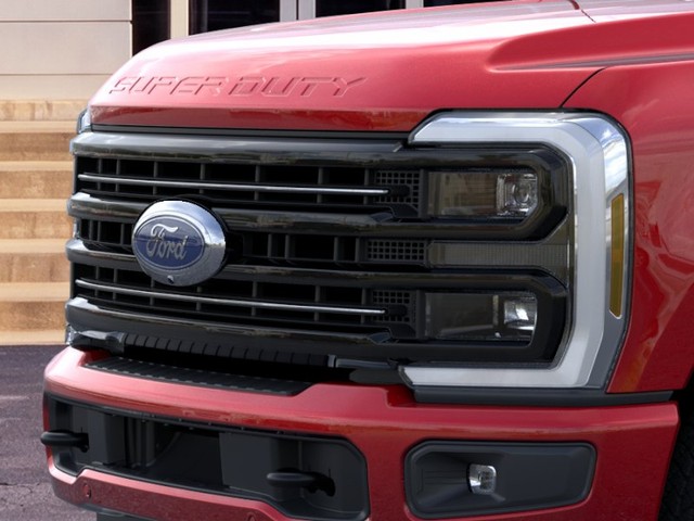 Ford Super Duty F-350 SRW Vehicle Full-screen Gallery Image 17