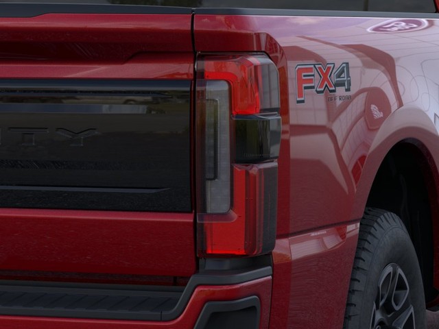 Ford Super Duty F-350 SRW Vehicle Full-screen Gallery Image 21