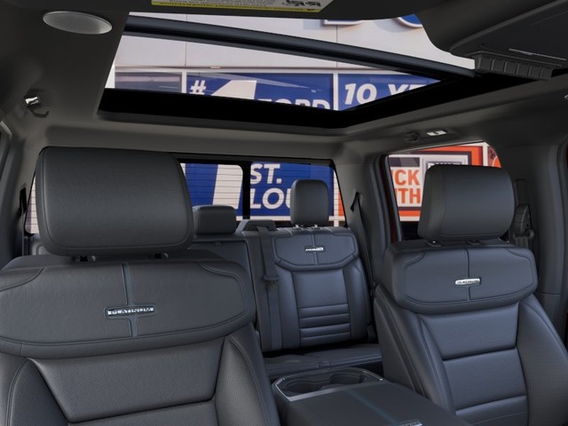 Ford Super Duty F-350 SRW Vehicle Full-screen Gallery Image 22