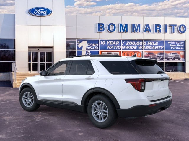 Ford Explorer Vehicle Full-screen Gallery Image 4