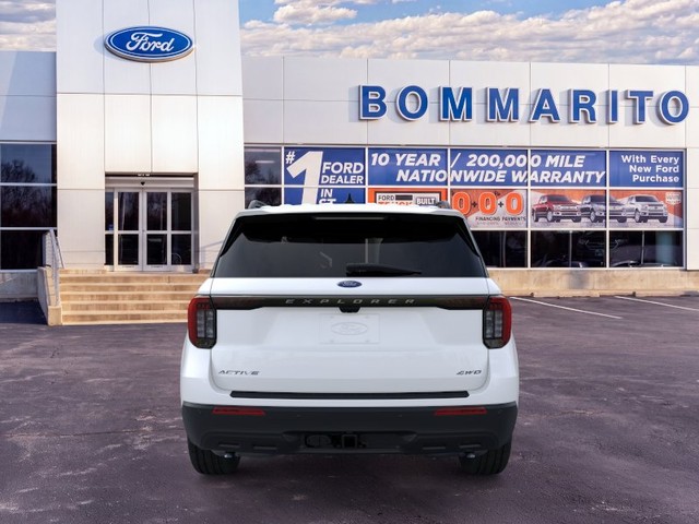 Ford Explorer Vehicle Full-screen Gallery Image 5