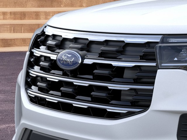 Ford Explorer Vehicle Full-screen Gallery Image 17