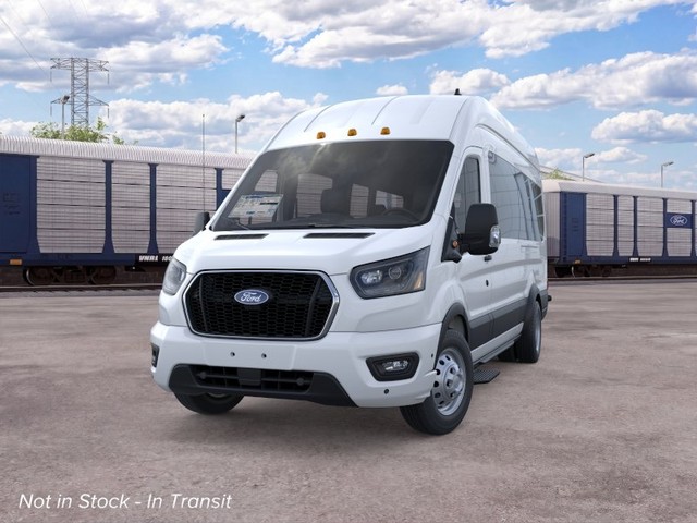 Ford Transit Passenger Wagon Vehicle Full-screen Gallery Image 2