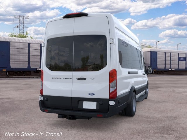Ford Transit Passenger Wagon Vehicle Full-screen Gallery Image 8