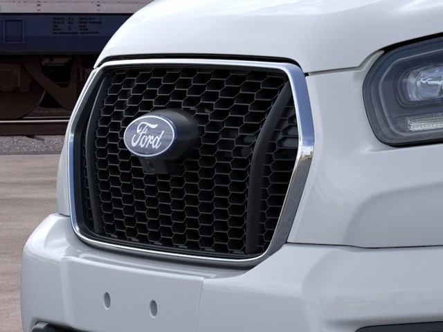 Ford Transit Passenger Wagon Vehicle Full-screen Gallery Image 17
