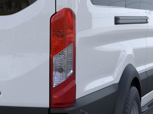 Ford Transit Passenger Wagon Vehicle Full-screen Gallery Image 21