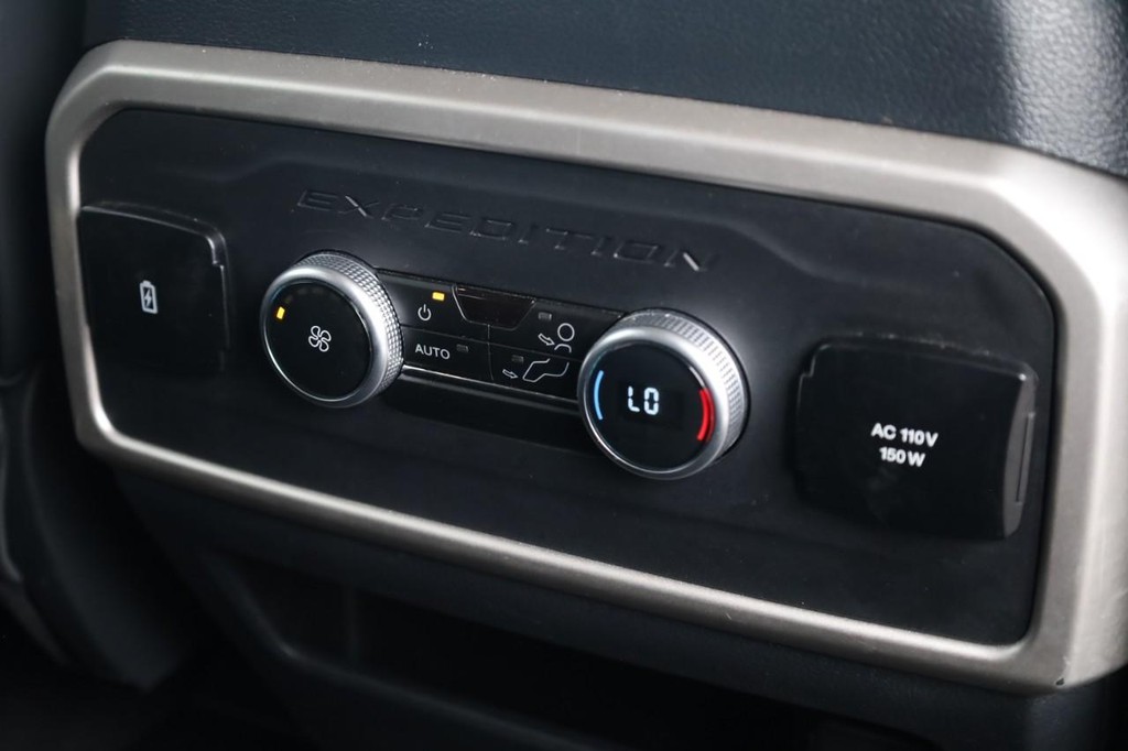 Ford Expedition Vehicle Image 23