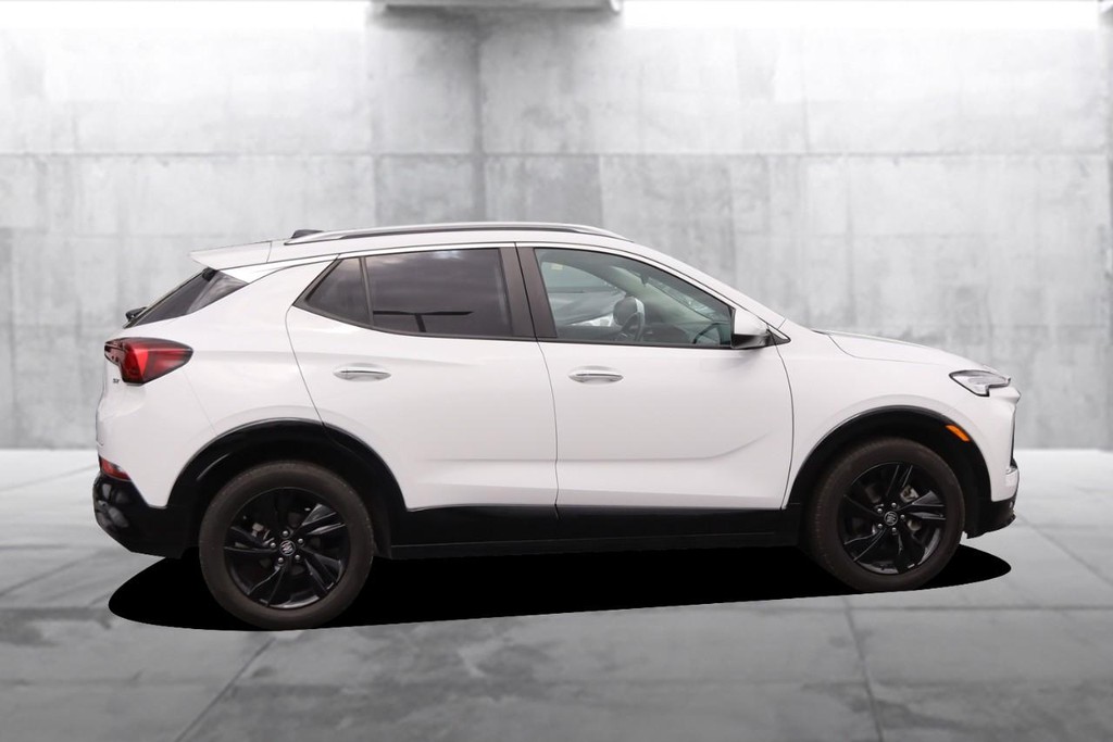 Buick Encore GX Vehicle Full-screen Gallery Image 05