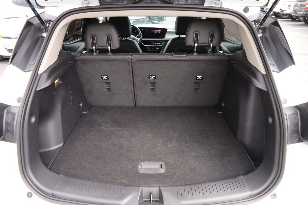 Buick Encore GX Vehicle Full-screen Gallery Image 07