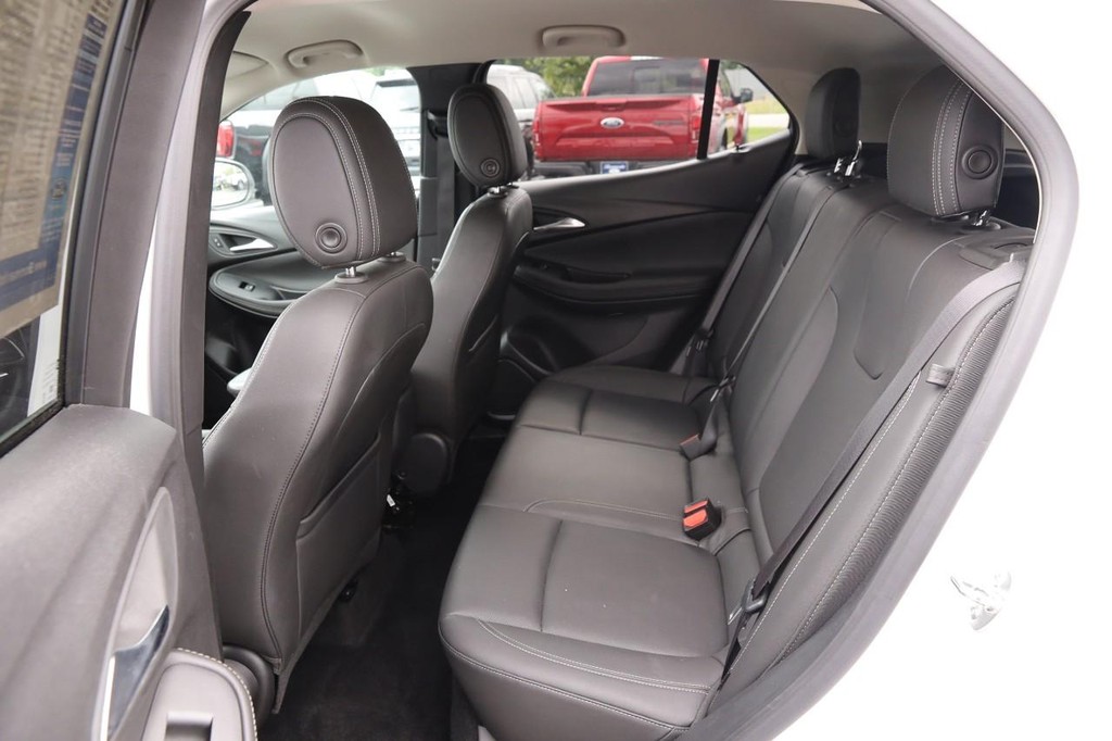 Buick Encore GX Vehicle Full-screen Gallery Image 09