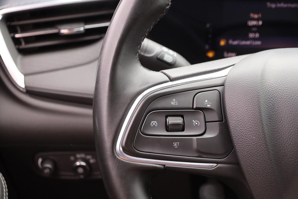 Buick Encore GX Vehicle Full-screen Gallery Image 11
