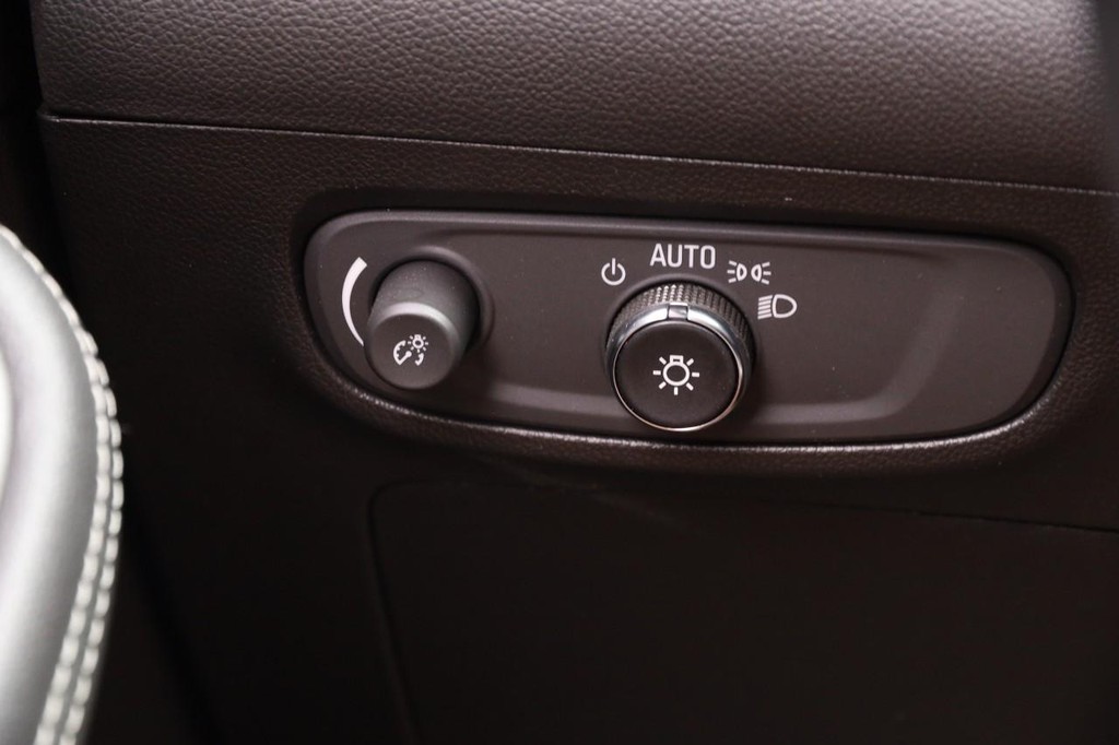 Buick Encore GX Vehicle Full-screen Gallery Image 20