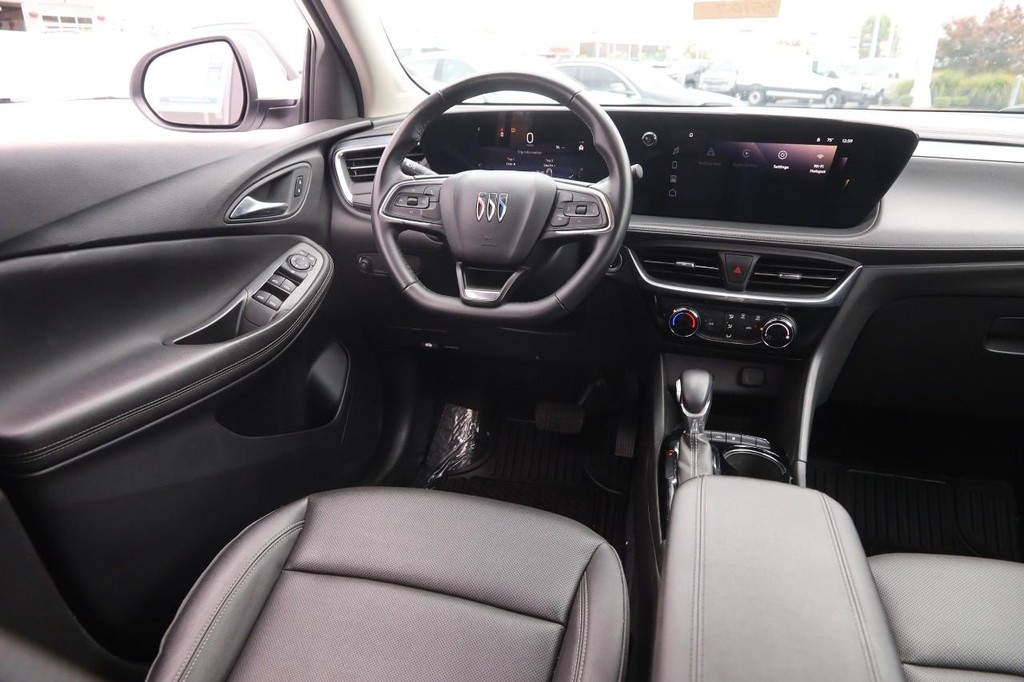 Buick Encore GX Vehicle Full-screen Gallery Image 22