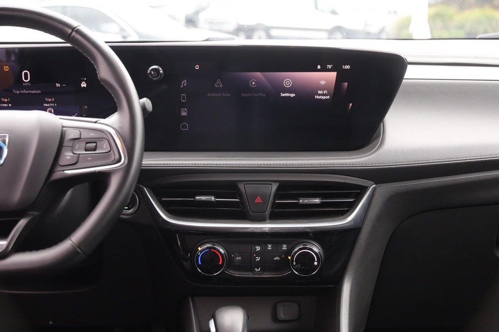 Buick Encore GX Vehicle Full-screen Gallery Image 24