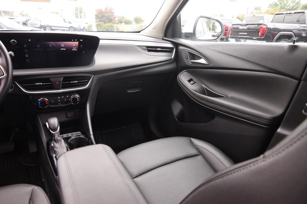 Buick Encore GX Vehicle Full-screen Gallery Image 25