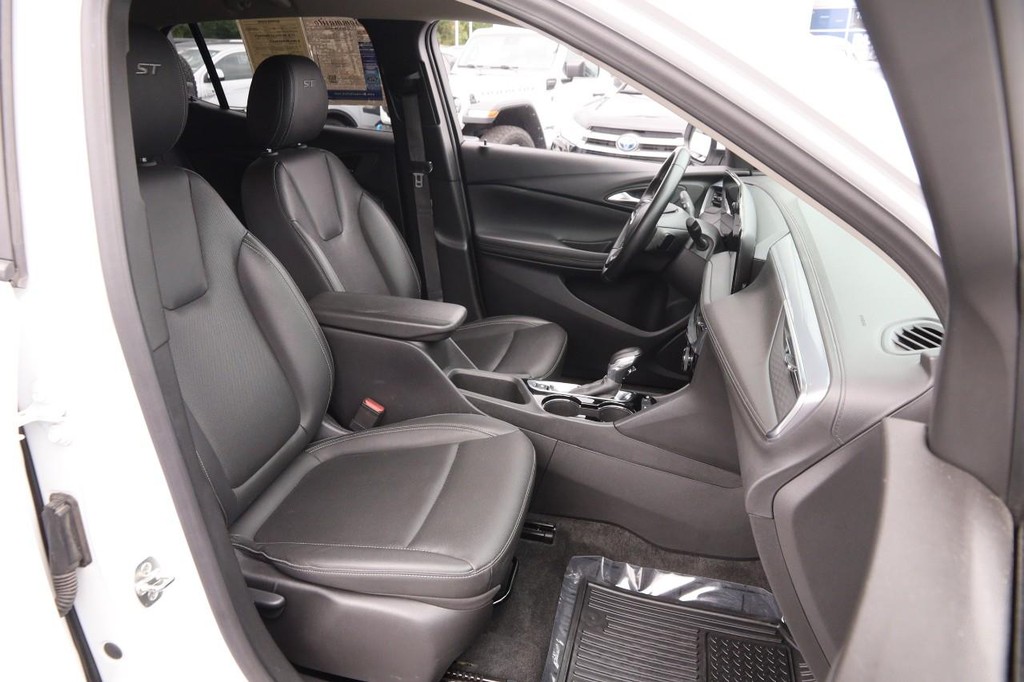 Buick Encore GX Vehicle Full-screen Gallery Image 26