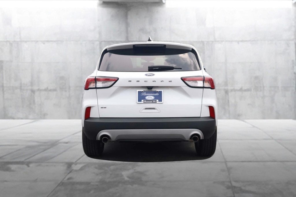Ford Escape Vehicle Full-screen Gallery Image 06