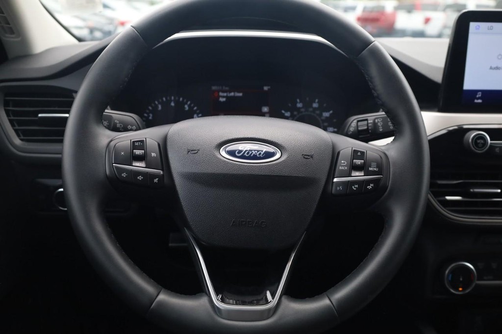 Ford Escape Vehicle Full-screen Gallery Image 08