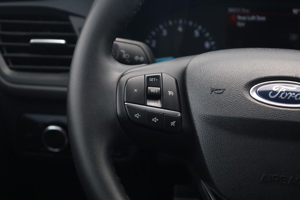Ford Escape Vehicle Full-screen Gallery Image 10
