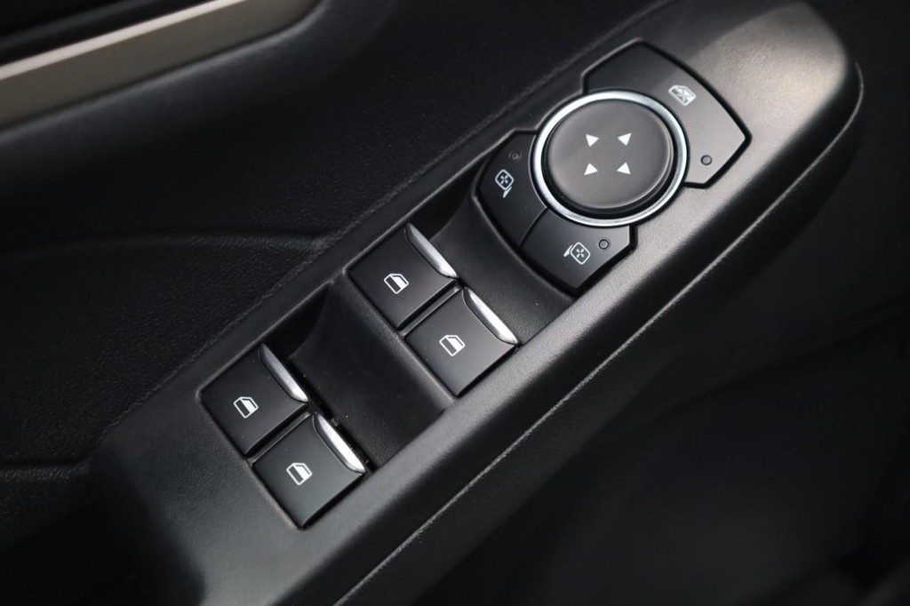Ford Escape Vehicle Full-screen Gallery Image 11