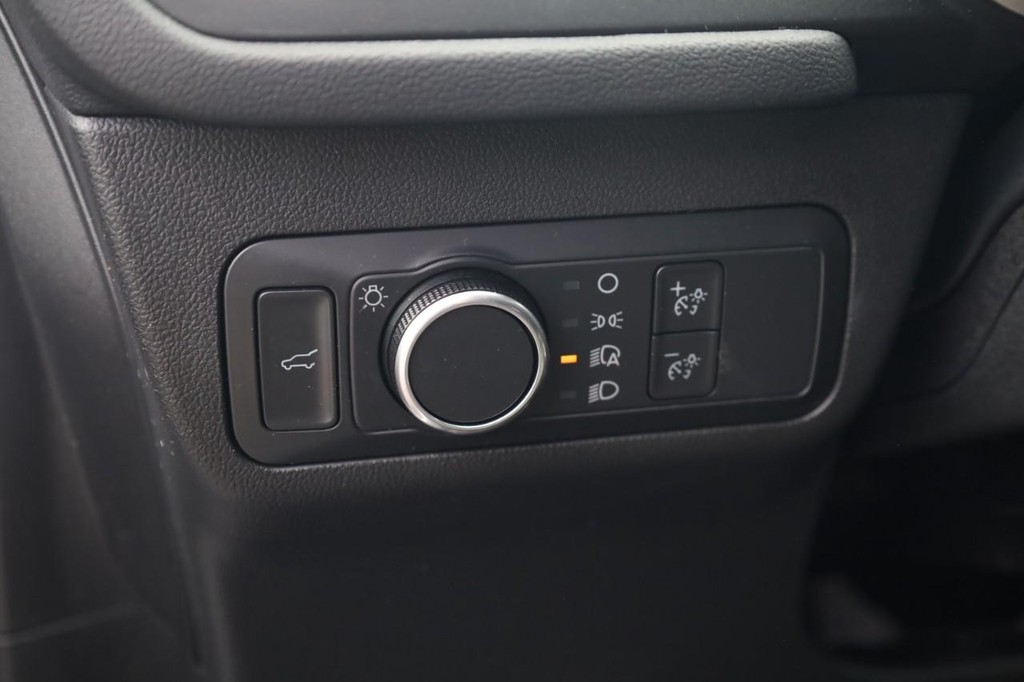 Ford Escape Vehicle Full-screen Gallery Image 12